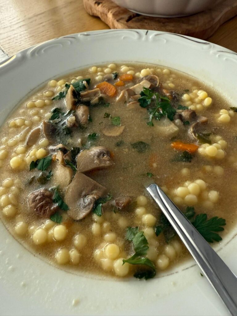 Zupa pieczarkowa z kuskusem perłowym